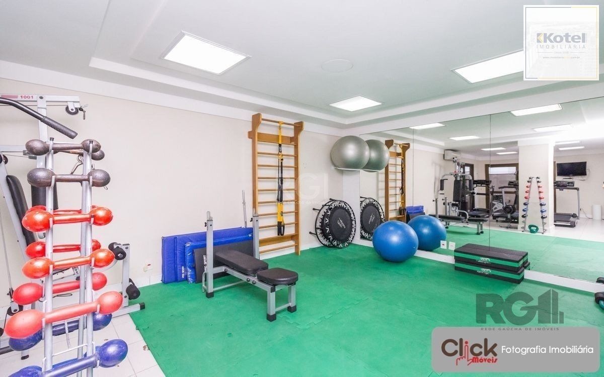 Vende apartamento desocupado, andar alto, mobiliado, living de dois ambientes, no Passo da Areia - Porto Alegre — foto 5