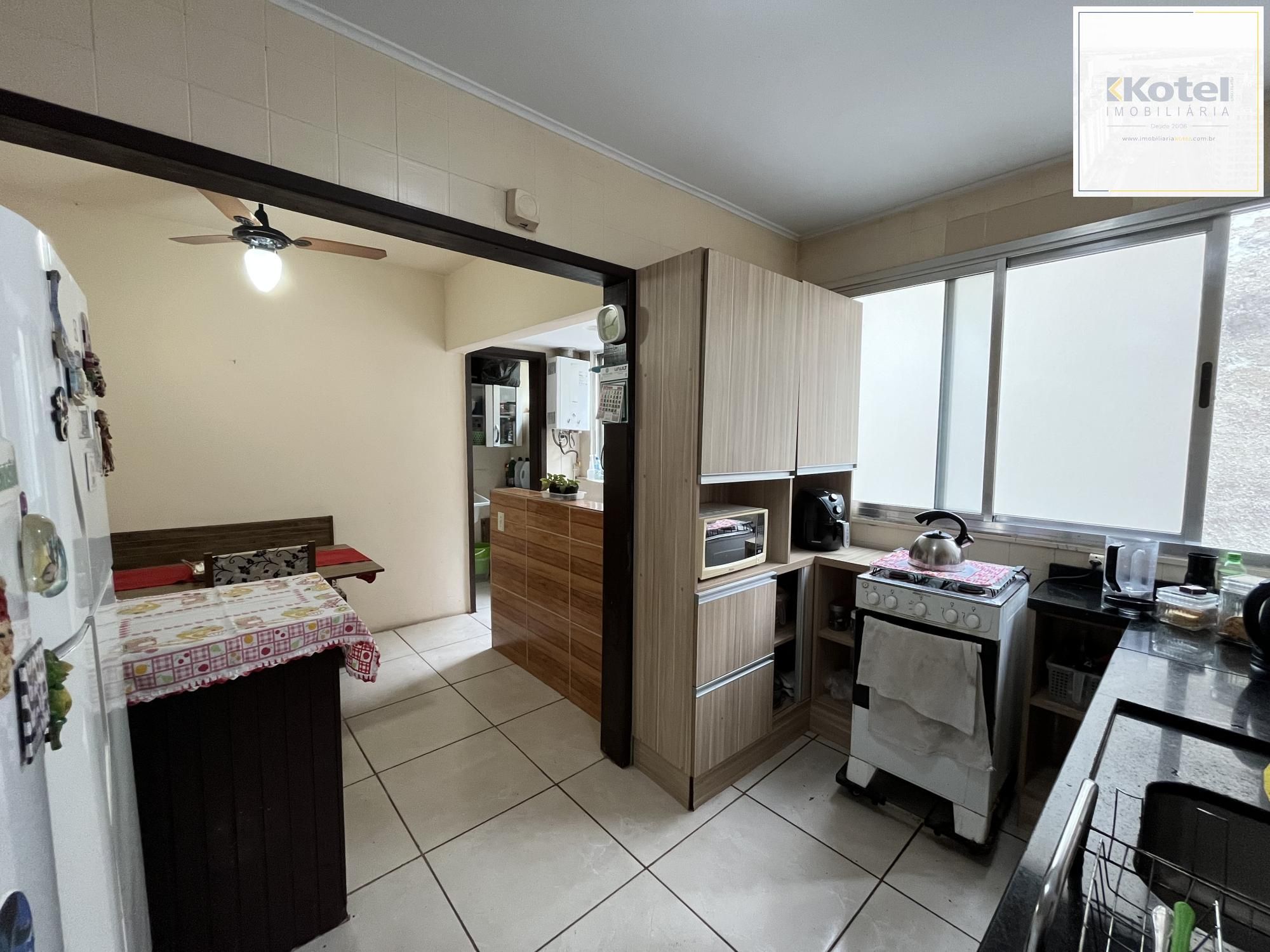 Apartamento de dois quartos com suíte no bairro Menino Deus em Porto Alegre