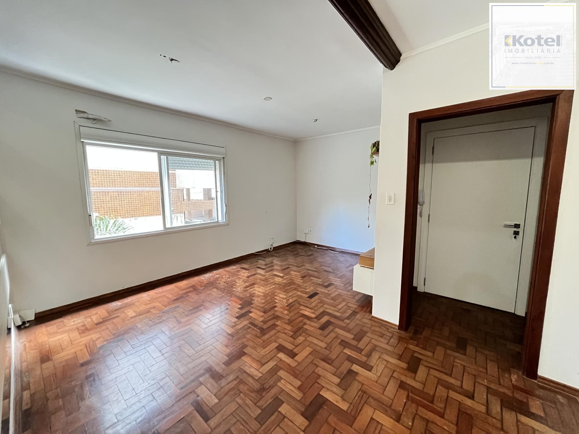 Apartamento de três dormitórios e uma vaga de garagem no bairro Rio Branco