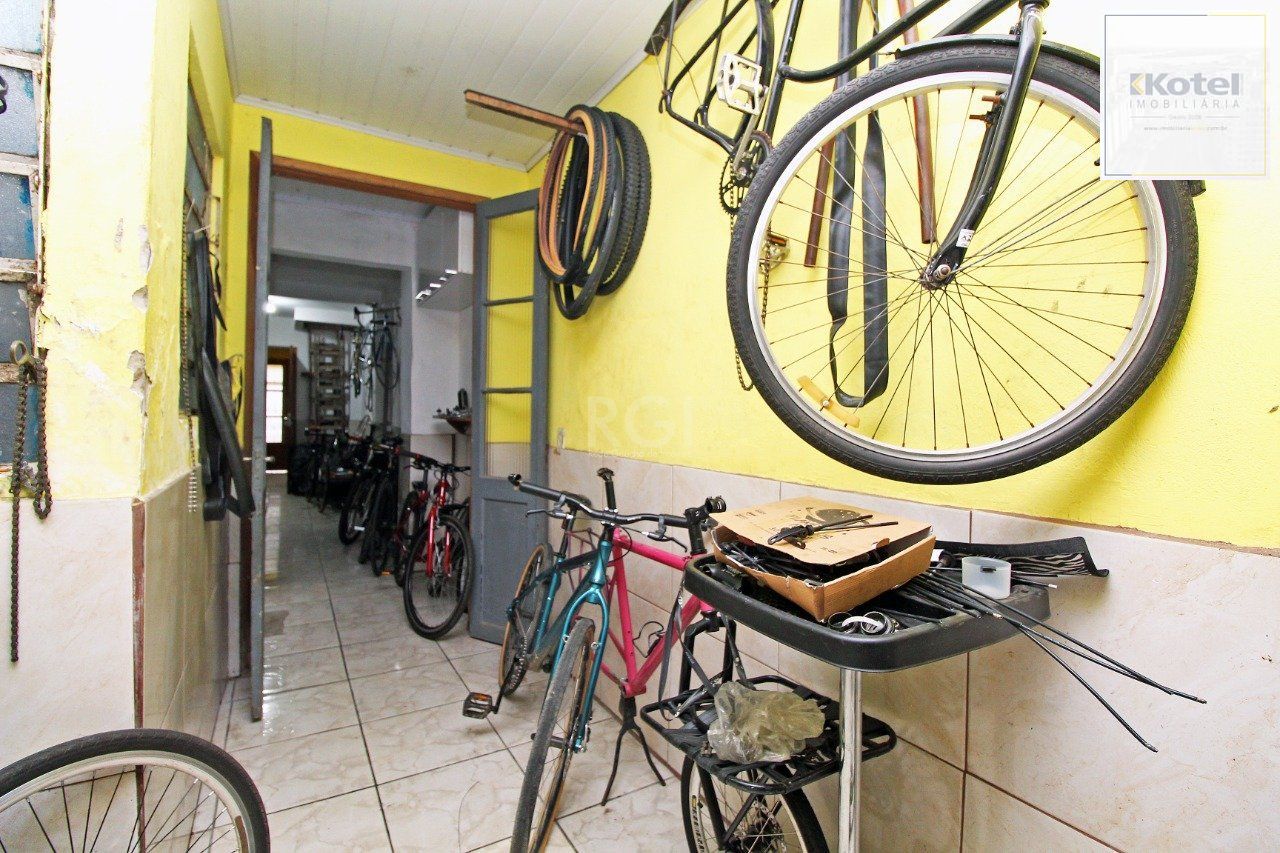 Casa para Venda - 85m², 2 dormitórios, 1 vaga - Cidade Baixa