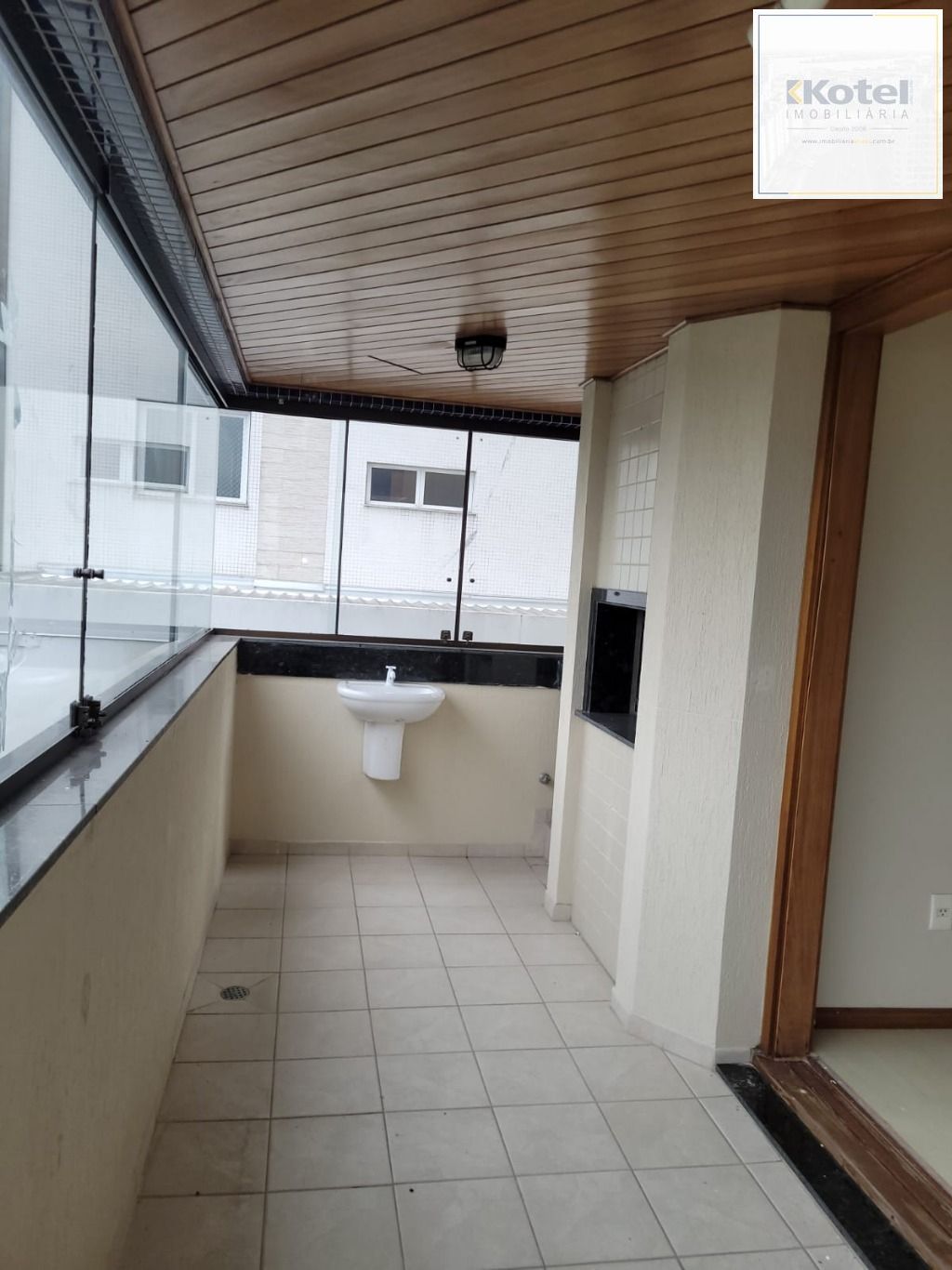 Apartamento de 3 quartos, suíte e 2 vagas de garagem no bairro Petrópolis em POA — foto 4