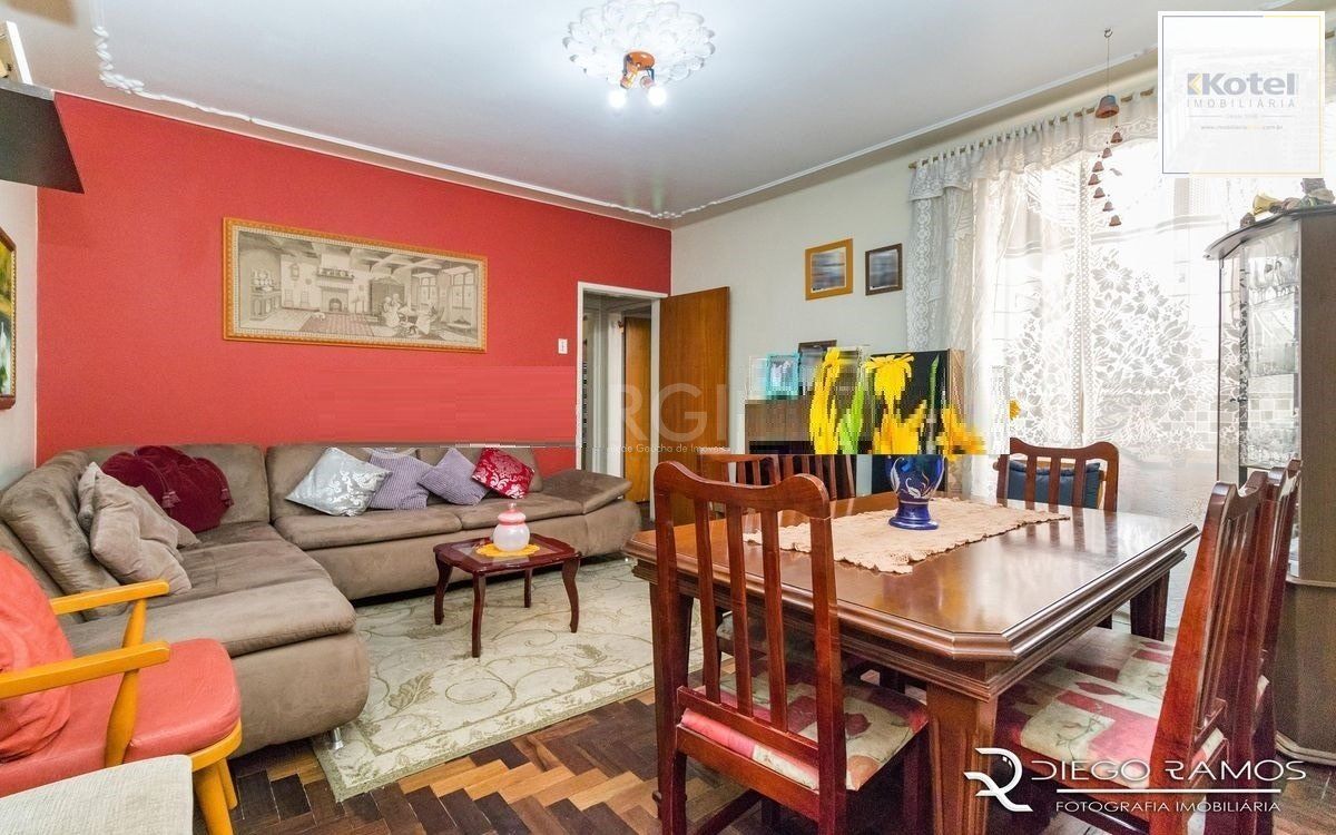 Venda de Apartamento no Bairro Petrópolis 108m² - 3 Dormitórios, varanda, Cozinha: Com churrasqueira e cooktop de 5 bocas.  Apartamento no bairro Petrópolis com 3 amplos dormitórios, sendo 2 de frente — foto 3