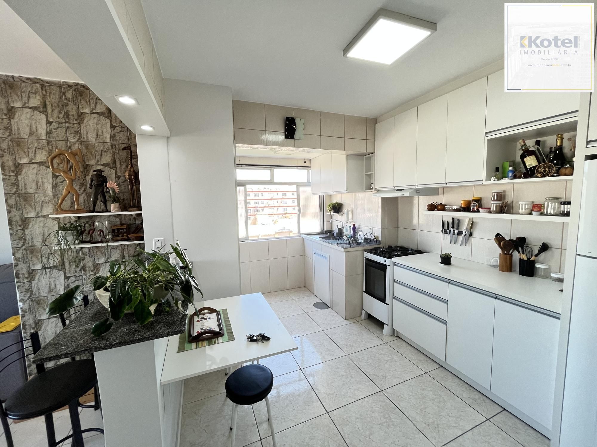 Apartamento de 2 quartos e 1 vaga de garagem no bairro Farroupilha em POA