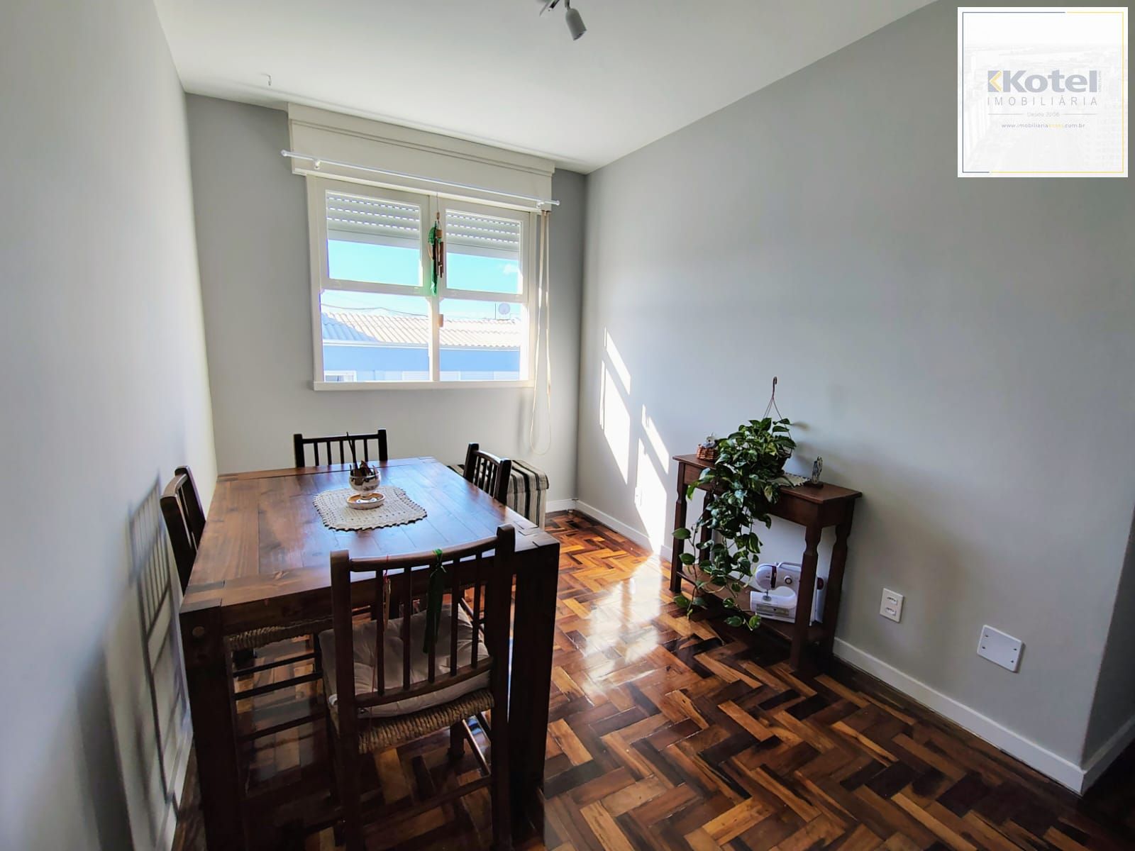 Apartamento de três quartos e uma vaga de garagem rotativa — foto 3