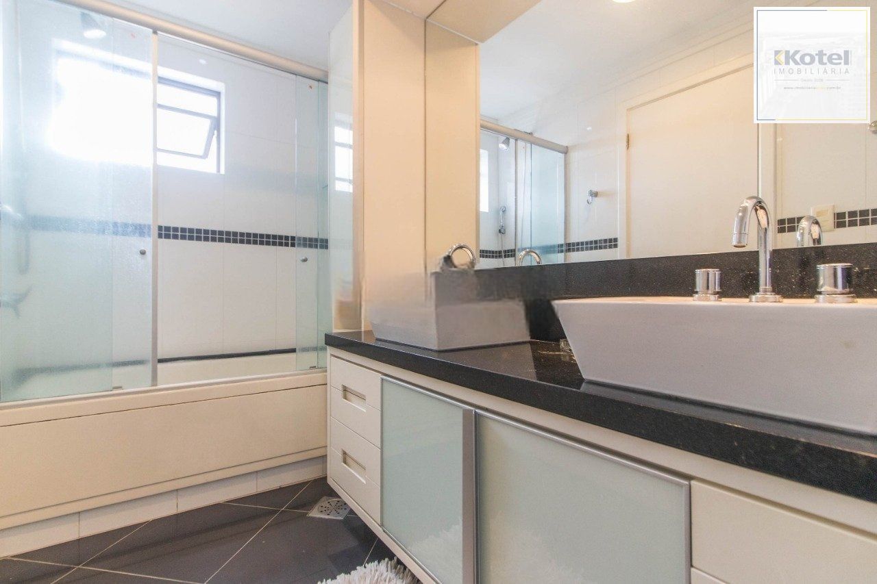Apartamento com 3 suítes e 3 vagas de garagem no bairro Rio Branco em POA/RS — foto 2