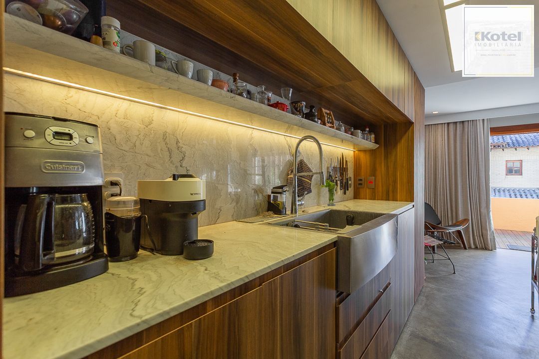 Casa de 3 quartos, suíte e 2 vagas de garagem