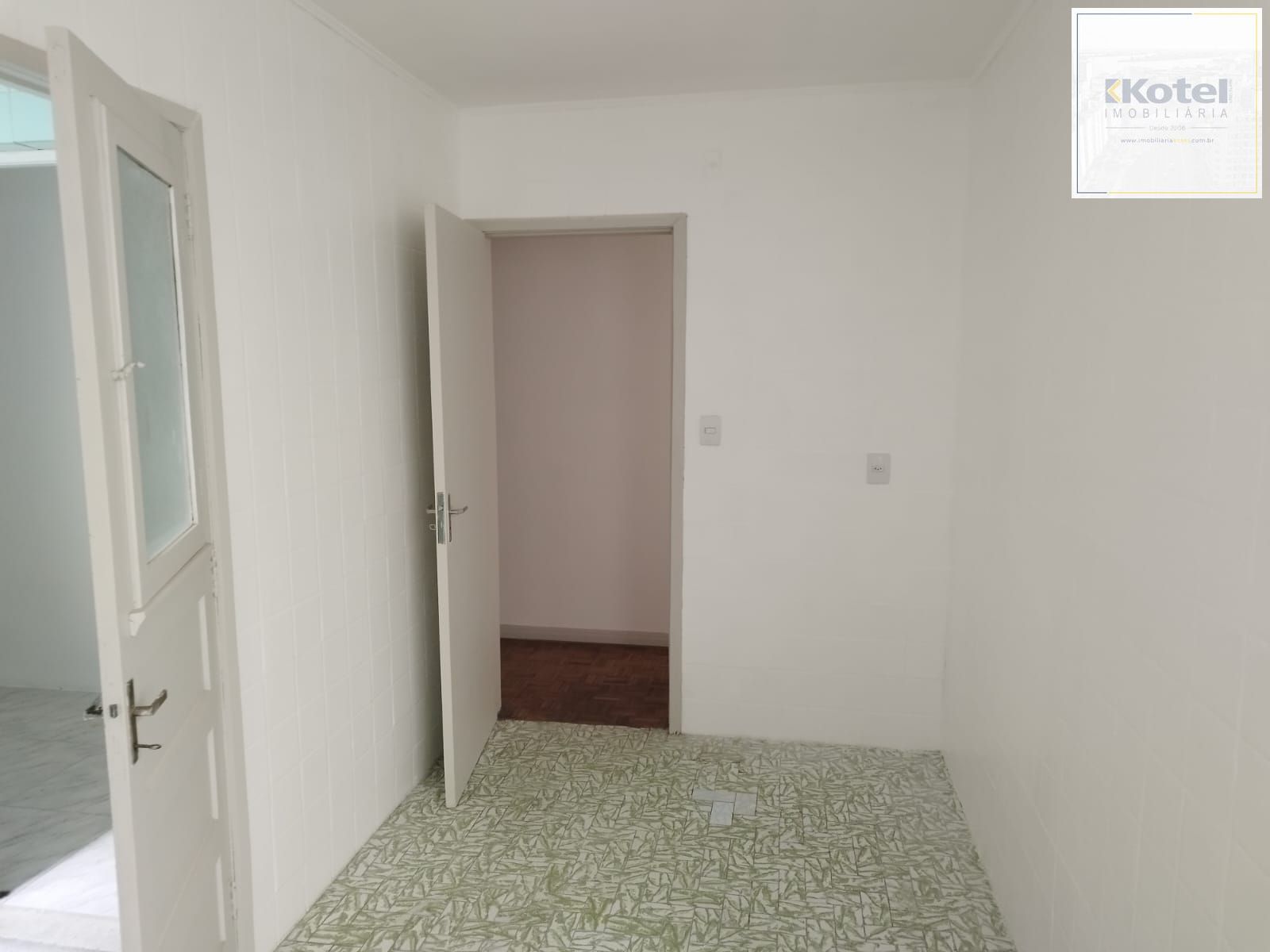 Apartamento de 3 dormitórios, e 2 banheiros, e dependência de empregada, e 1 Vaga de Garagem, em Porto Alegre-RS — foto 4