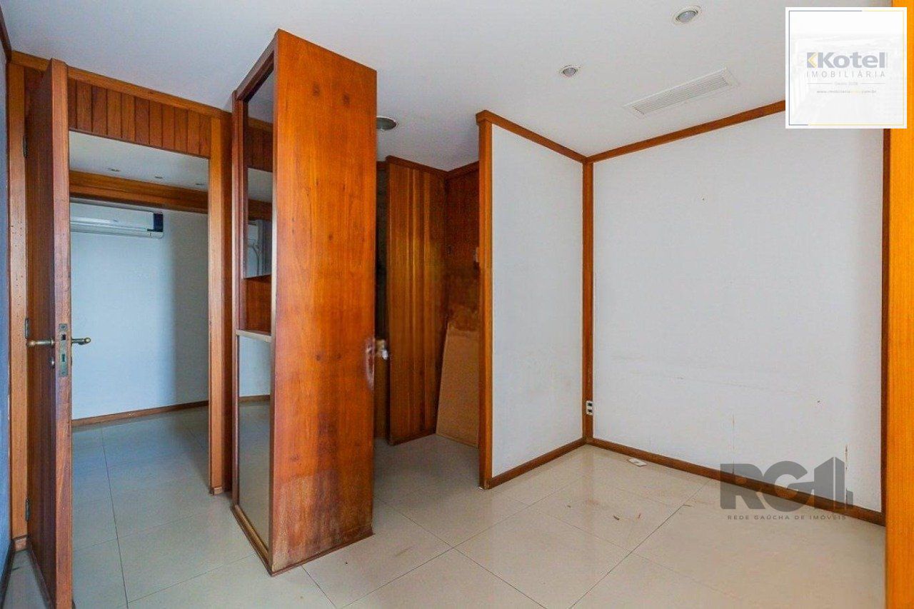 Excelente sala comercial localizada em frente à Santa Casa, em ponto estratégico da cidade. O imóvel conta com piso em cerâmica de alta qualidade, forro com luminárias embutidas, além de ar-condiciona — foto 4