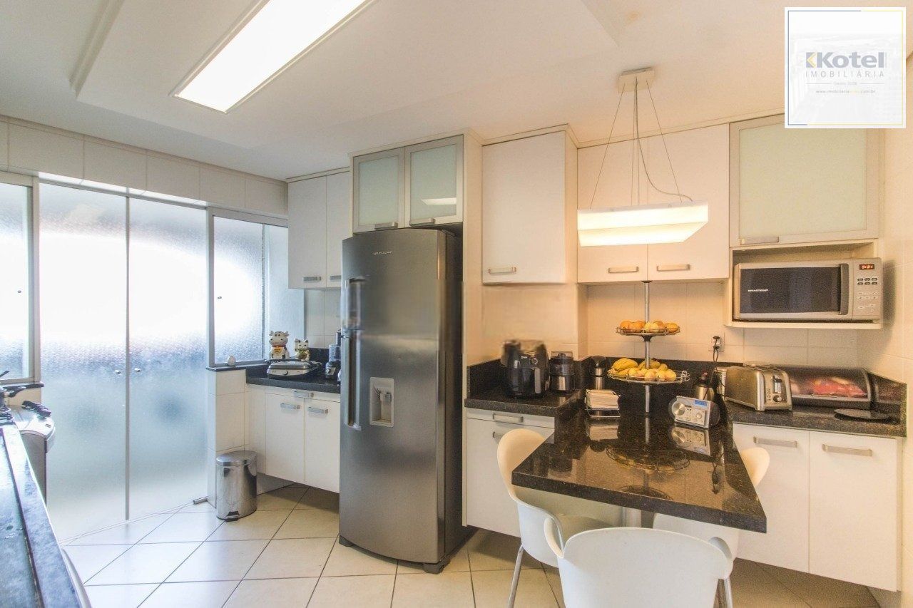Apartamento com 3 suítes e 3 vagas de garagem no bairro Rio Branco em POA/RS — foto 4