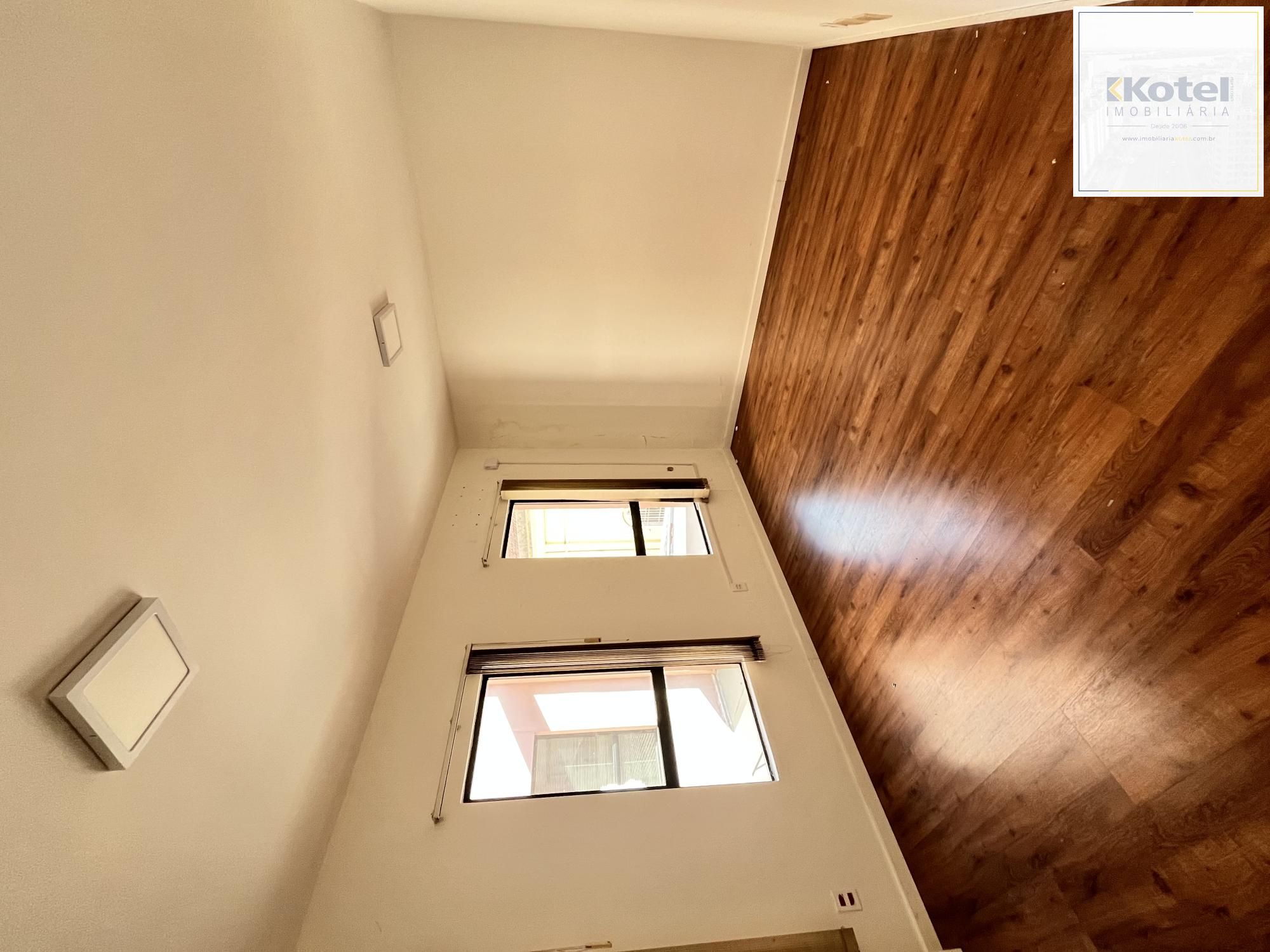 Sala comercial com uma vaga de garagem no bairro Bom Fim em Porto Alegre