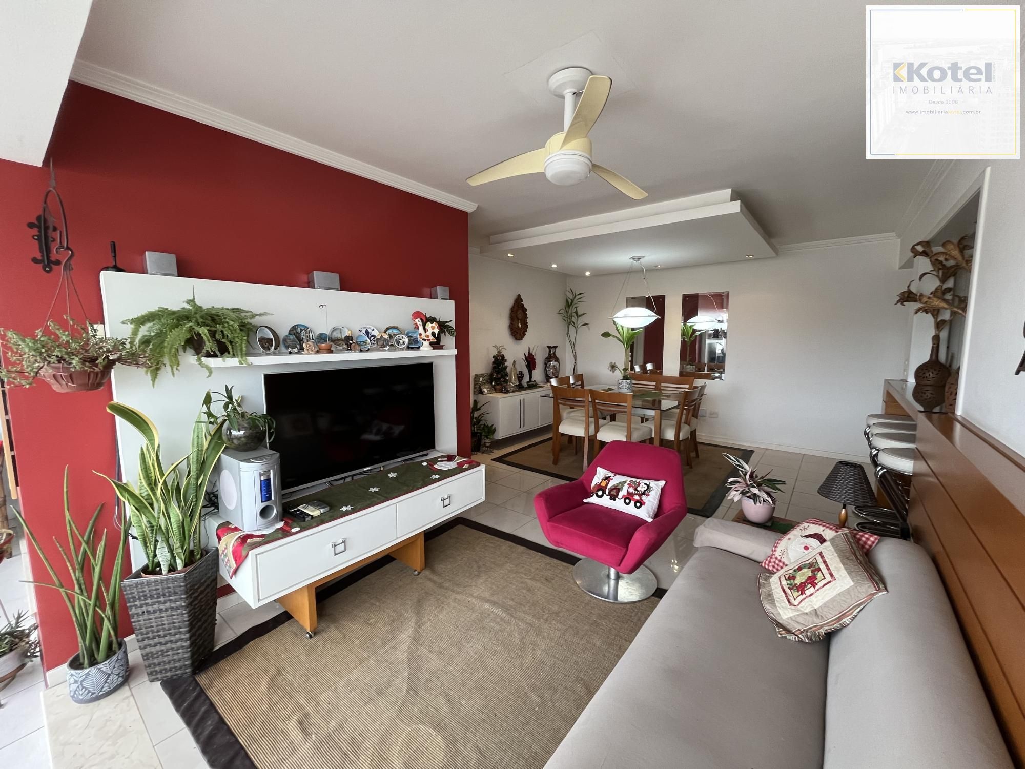 Apartamento de três dormitórios, suíte e uma vaga de garagem no bairro Santana