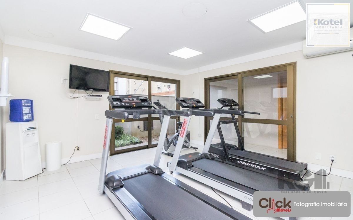 Vende apartamento desocupado, andar alto, mobiliado, living de dois ambientes, no Passo da Areia - Porto Alegre — foto 4