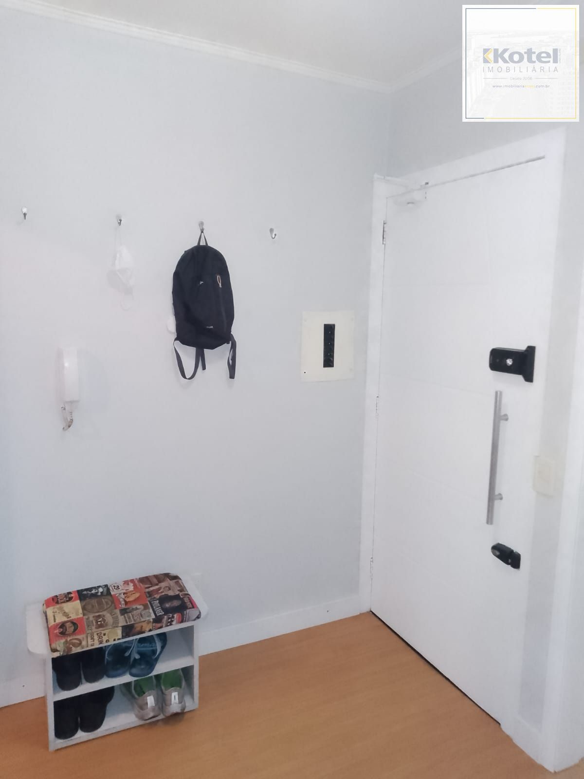 Apartamento de 2 quartos, suíte e 1 vaga de garagem no bairro Santana em POA/RS — foto 3