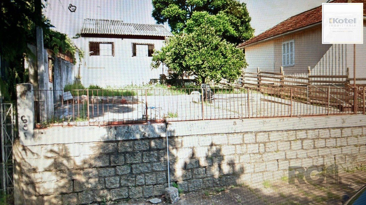 Terreno medindo 10,00 x 33,00 no bairro Vila Ipiranga em Porto Alegre. — foto 2