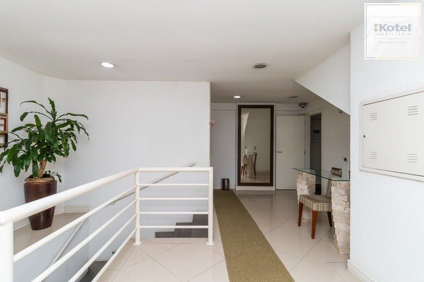Apartamento de 2 quartos, suíte e 1 vaga de garagem no bairro Jardim Botânico — foto 2