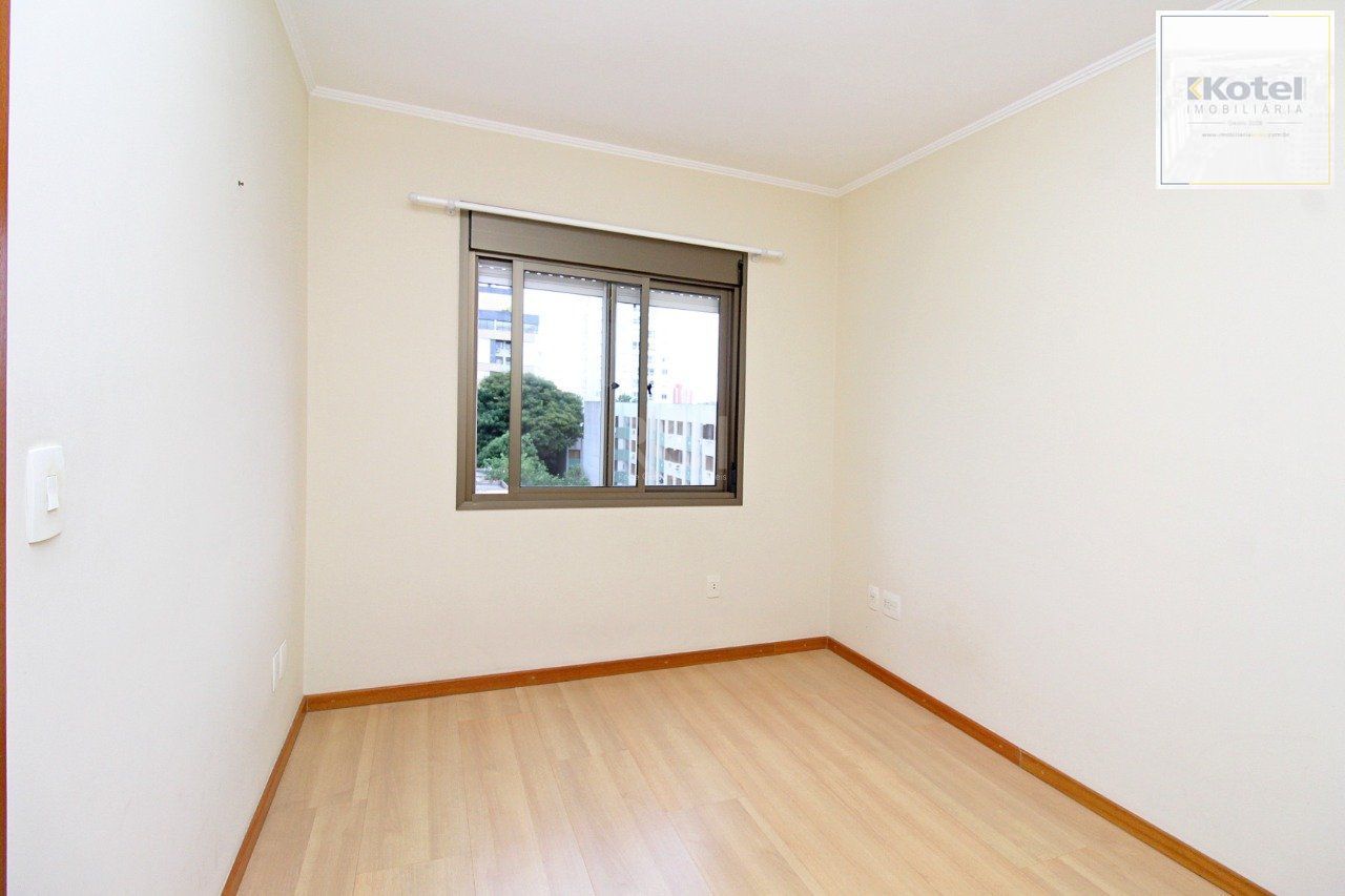 Apartamento de três dormitórios, suíte e uma vaga de garagem no bairro Santana
