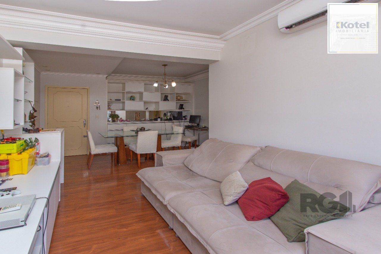 Apartamento Amplo e Bem Localizado - 3 Dormitórios, Suíte e Vaga Escriturada — foto 2