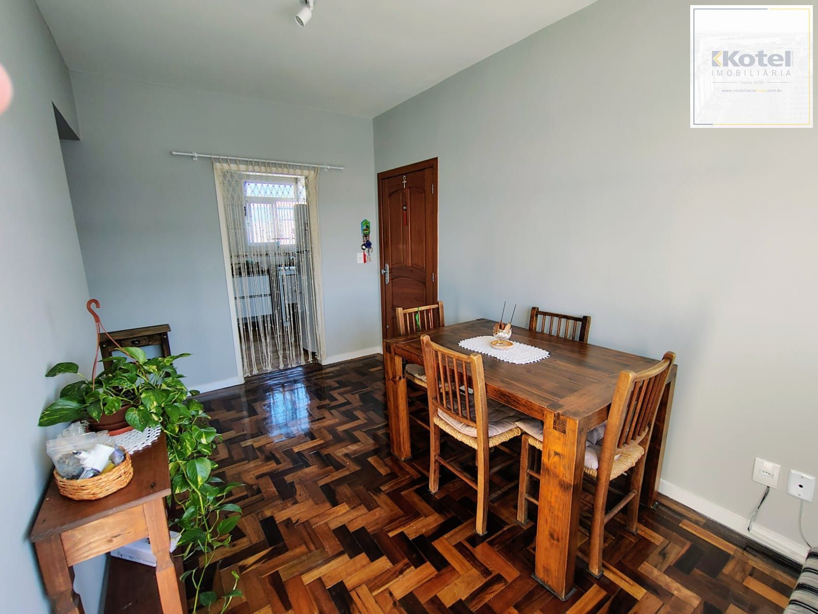 Apartamento de três quartos e uma vaga de garagem rotativa — foto 4