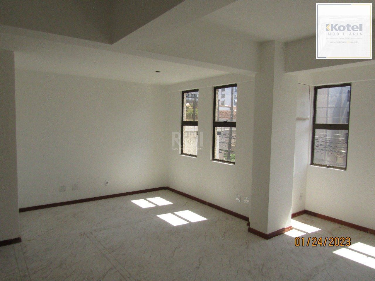 Sala Comercial à venda, 37m², Menino Deus - Porto Alegre