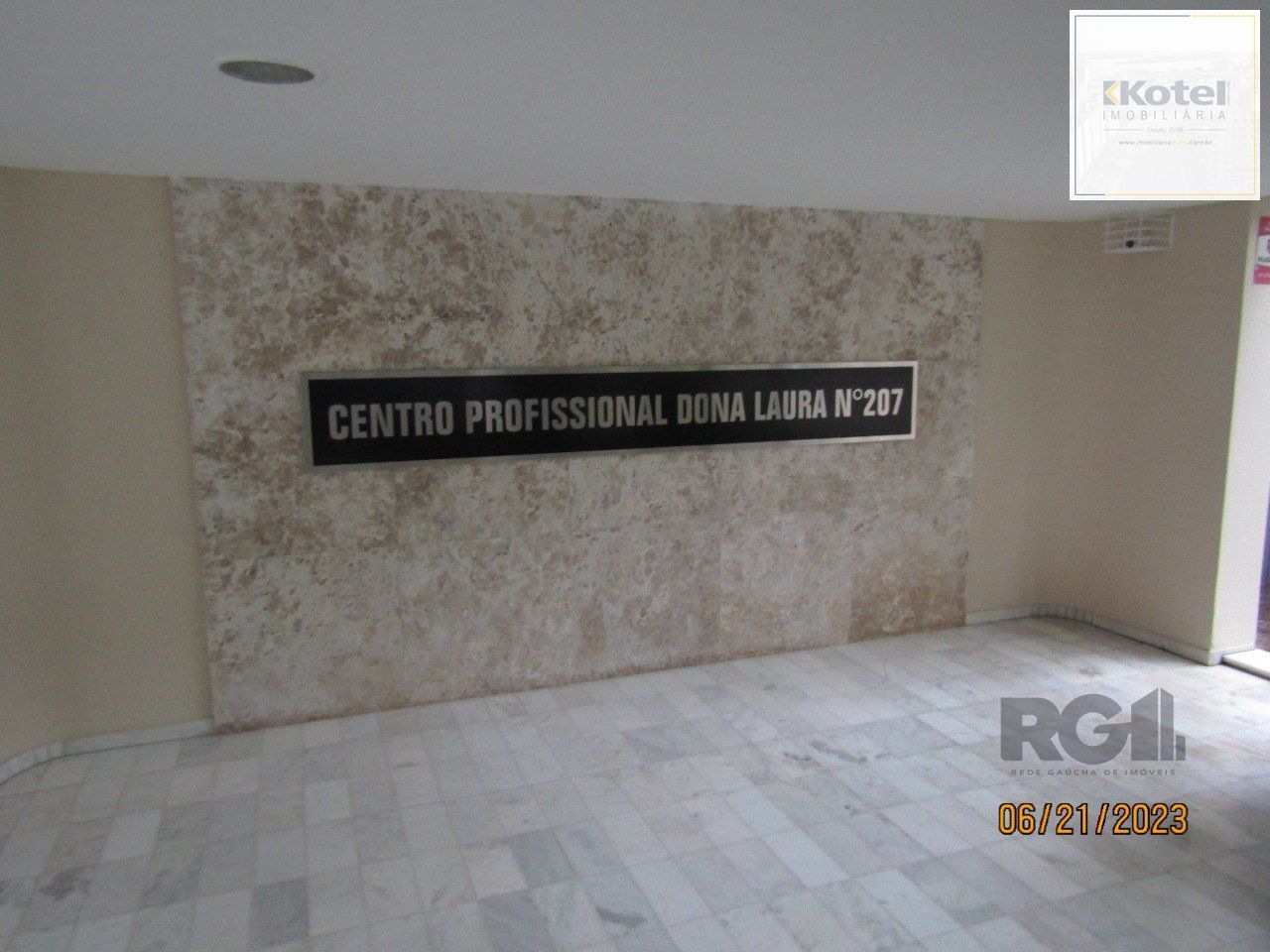 Sala comercial com 1 vaga de garagem no bairro Moinhos de Vento em Porto Alegre — foto 2