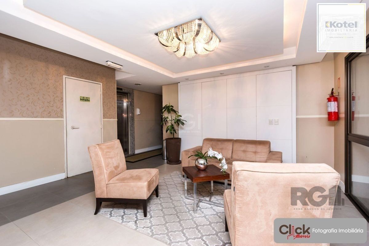 Vende apartamento desocupado, andar alto, mobiliado, living de dois ambientes, no Passo da Areia - Porto Alegre — foto 2
