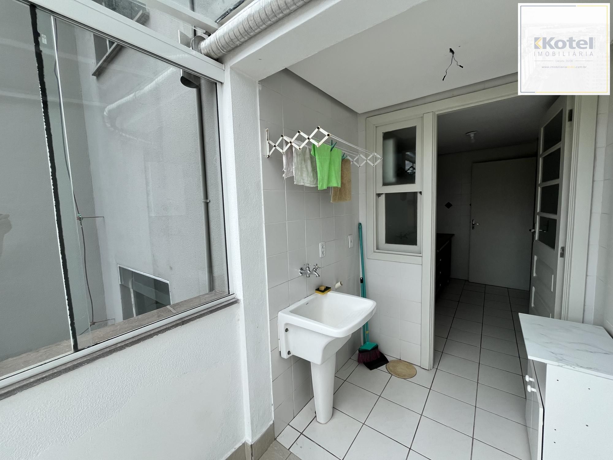 Apartamento de 1 quarto com sacada e 1 vaga de garagem no bairro Farroupilha — foto 4