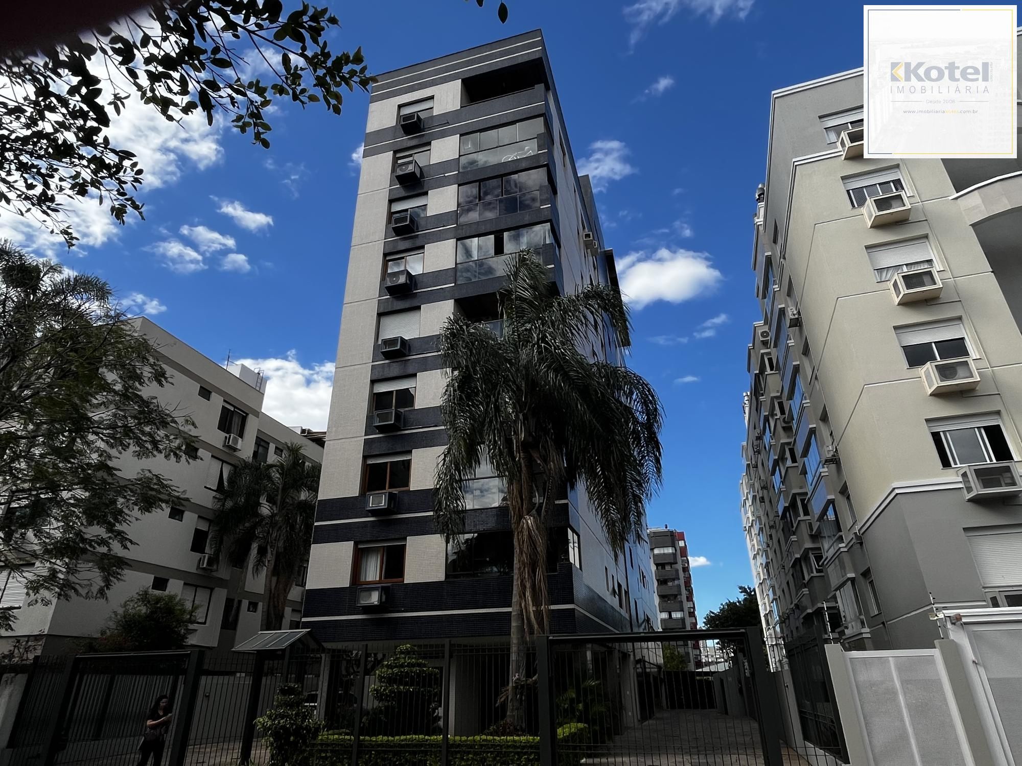Cobertura com 3 suítes, gabinete, dependencia de empregada e 2 vagas Santana POA