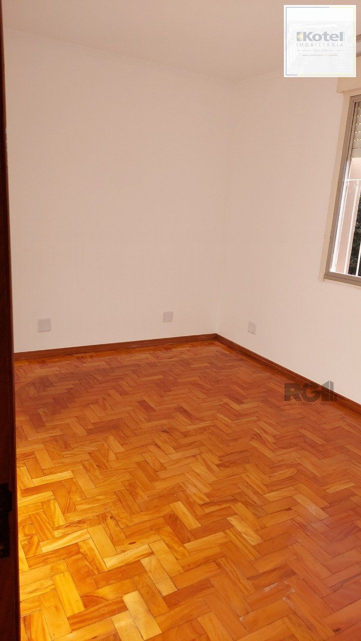 Apartamento de dois dormitórios com uma vaga de garagem no bairro Cristal em Porto Alegre. — foto 5