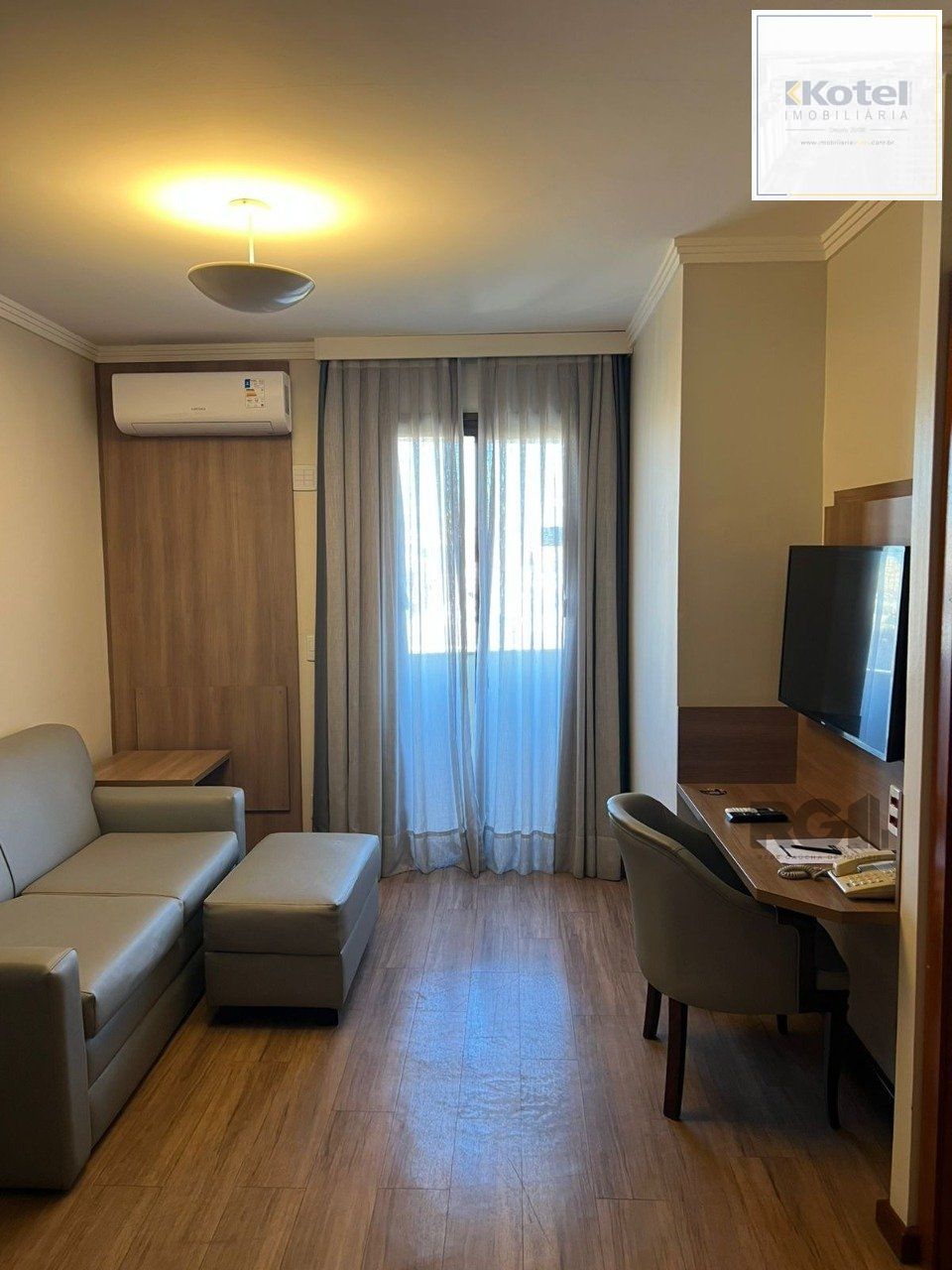 Flat semimobiliado, uma vaga, no bairro Praia de Belas em Porto Alegre — foto 3