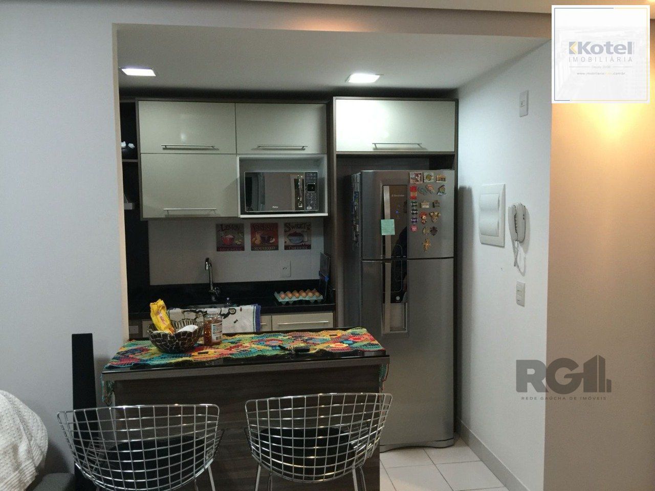 Apartamento 3 dormitórios, sendo 1 suíte, 66 m² de área privativa e 1 vaga(s) de garagem. Localizado na Rua/Av. Dom Claudio Jose Goncalves Ponce De Leao, no bairro Vila Ipiranga em Porto Alegre. — foto 5