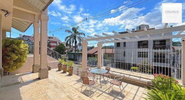 MAGNÍFICA CASA EM LOCALIZAÇÃO PRIVILEGIADA - TRANQUILIDADE E CONFORTO — foto 4