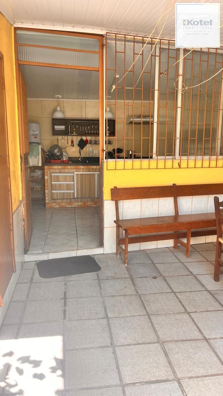 Casa térrea de 3 dormitórios, 3 vagas, churrasqueira pátio no bairro Ruben Berta — foto 5