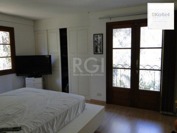 Casa Condominio para Venda - 480m², 3 dormitórios, sendo 2 suites, 2 vagas - Elsa