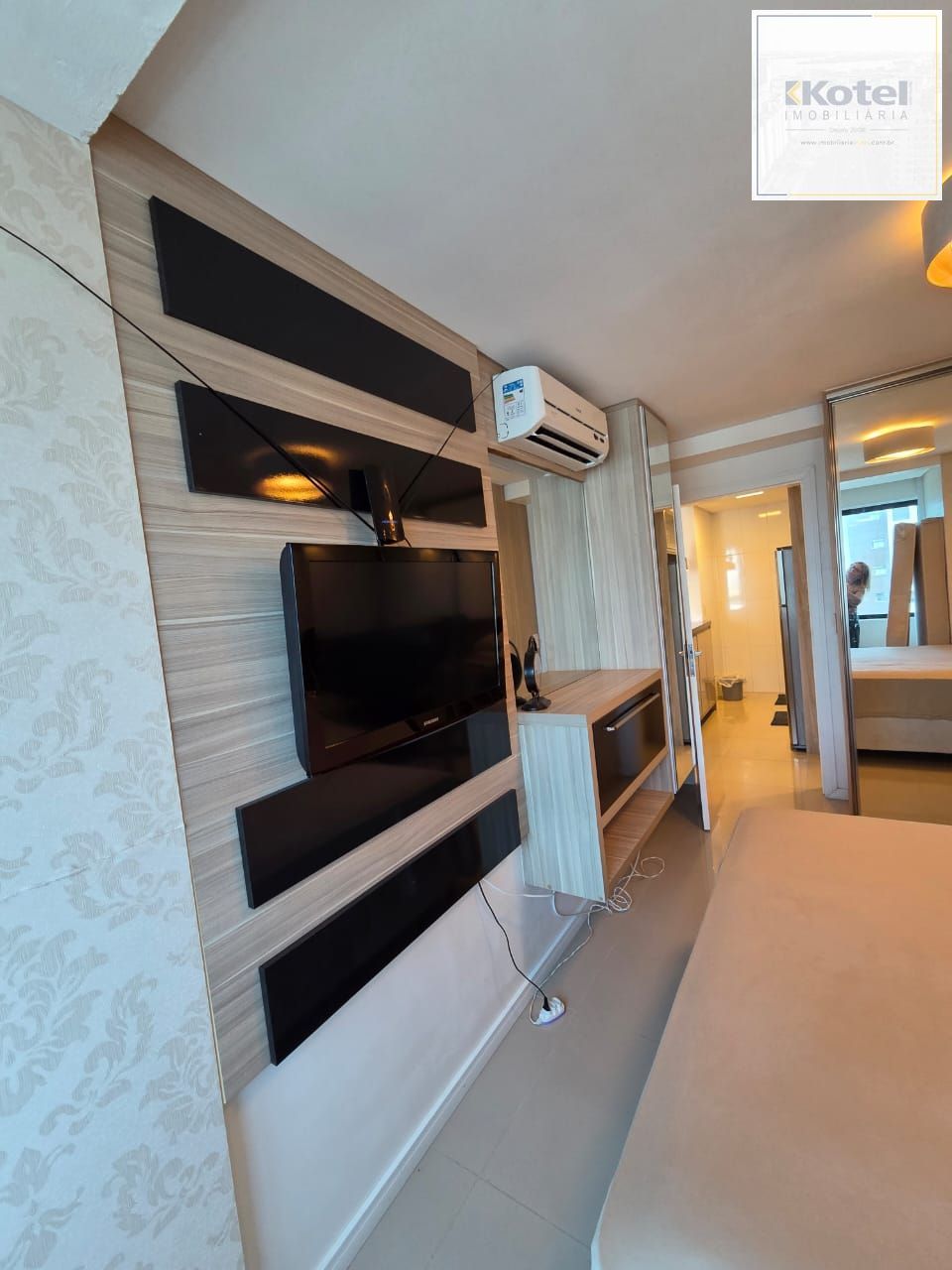 Apartamento 1 dormitório e churrasqueira, 1Box 550 m do mar, Capão da Canoa.