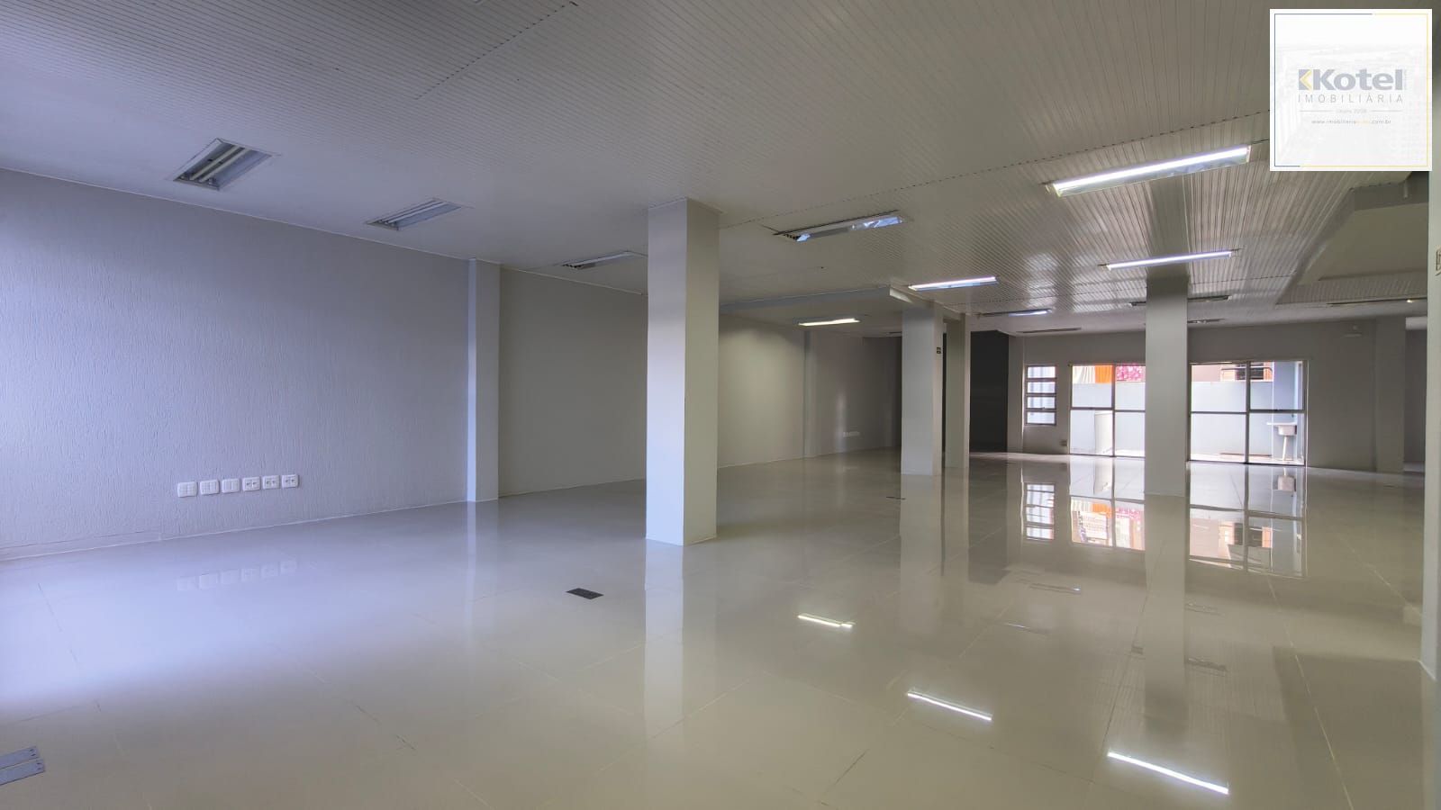 Sala comercial B. Hamb. Velho., Novo Hamburgo. 326,28 M2 privativos  e 4 Vagas