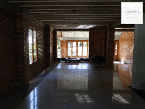 Casa Condominio para Venda - 480m², 3 dormitórios, sendo 2 suites, 2 vagas - Elsa