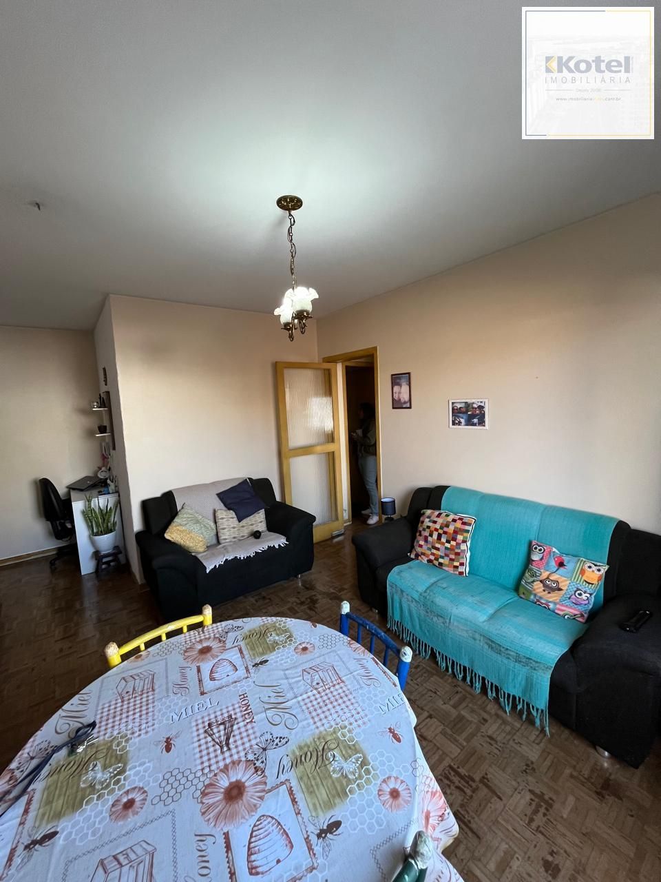 Apartamento 2 dormitórios, 1 vaga coberta no bairro Menino Deus.
