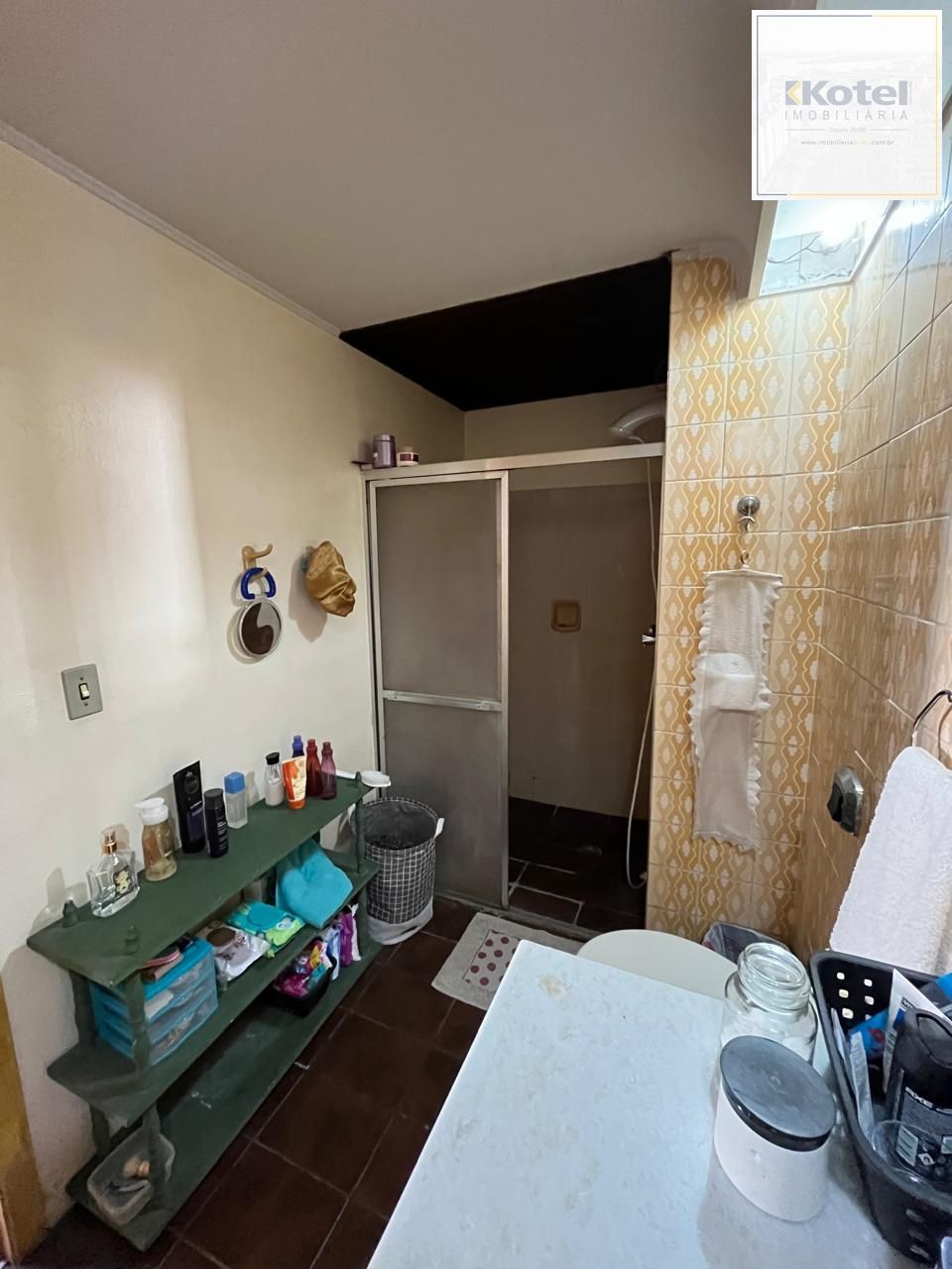 Apartamento 2 dormitórios, 1 vaga coberta no bairro Menino Deus.