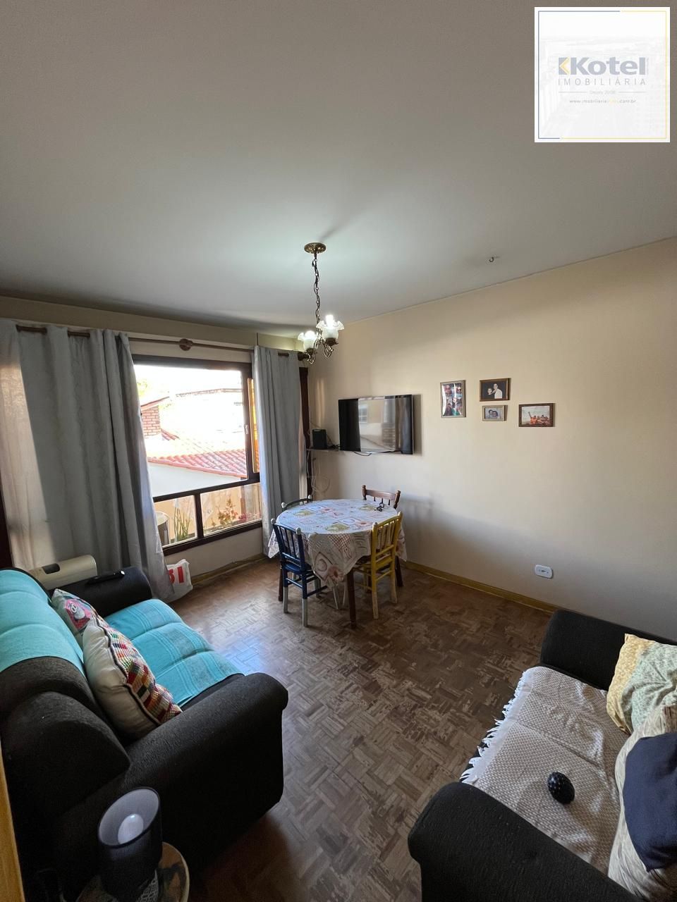 Apartamento 2 dormitórios, 1 vaga coberta no bairro Menino Deus.