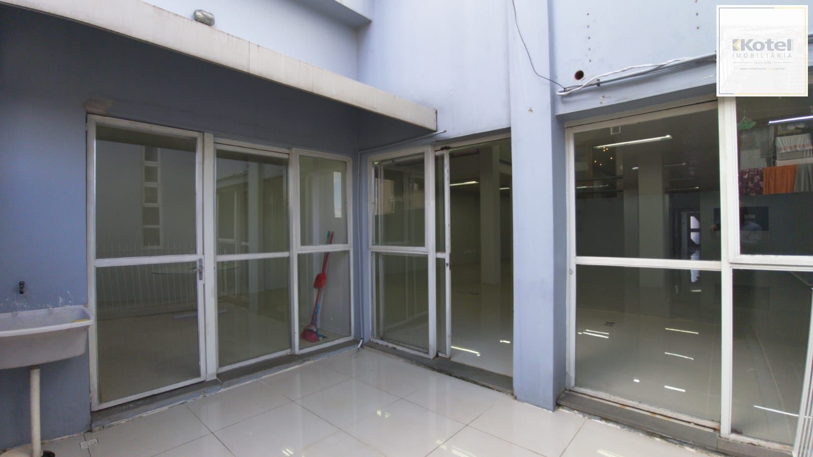 Sala comercial B. Hamb. Velho., Novo Hamburgo. 326,28 M2 privativos  e 4 Vagas