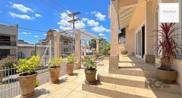 MAGNÍFICA CASA EM LOCALIZAÇÃO PRIVILEGIADA - TRANQUILIDADE E CONFORTO — foto 3