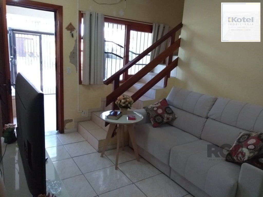 Amplo Sobrado 74 Metros Quadrados 2 dormitórios, Lavabo, vaga coberta, churrasqueira, Fátima, Cachoeirinha.