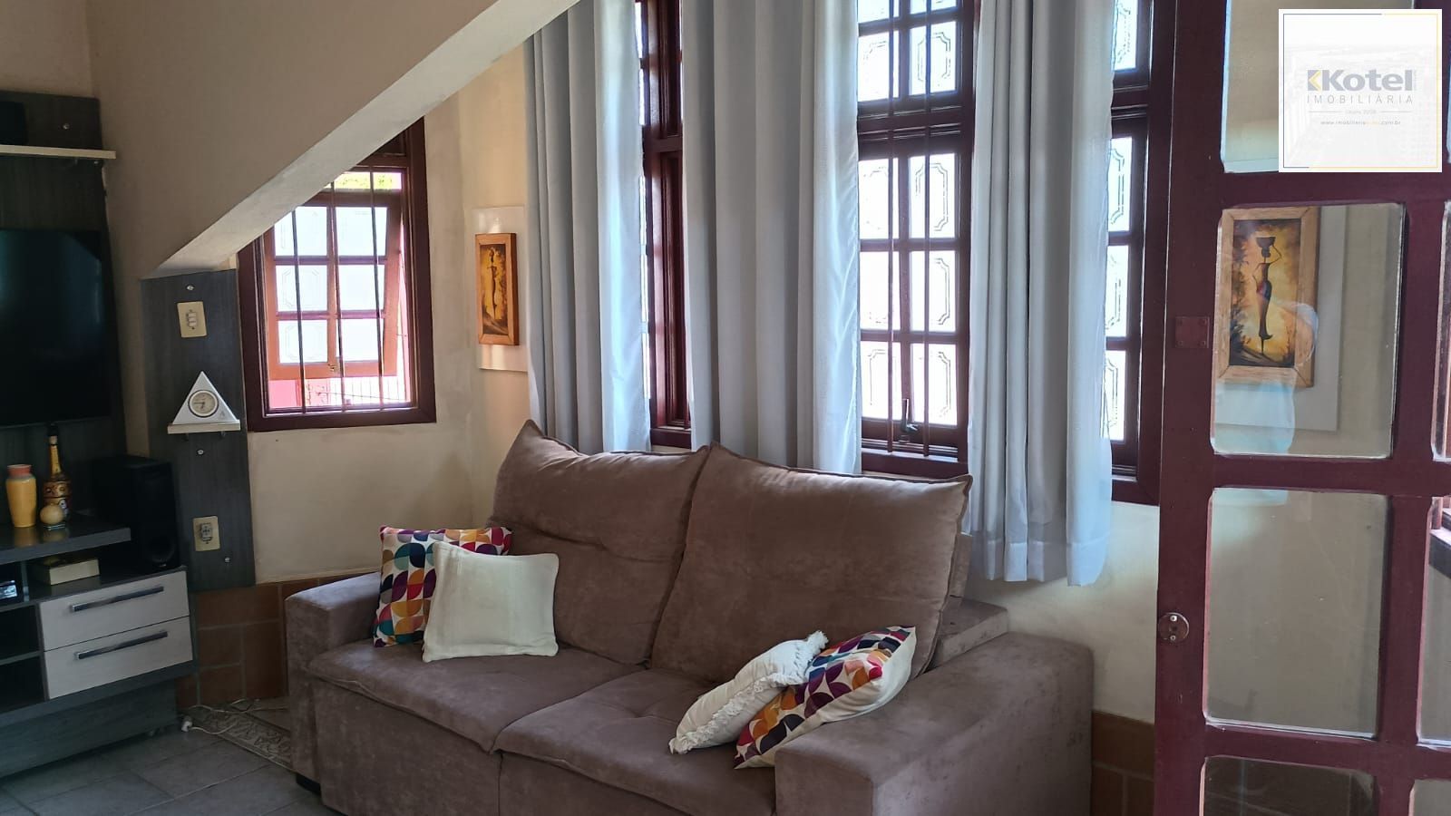 Casa 3 dormitórios, 1 suíte, 2 vagas, Bairro Monte Carlo