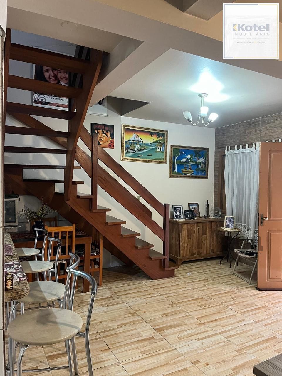 Casa sobrado mobiliado, 2 dormitórios, Bairro Imbuí