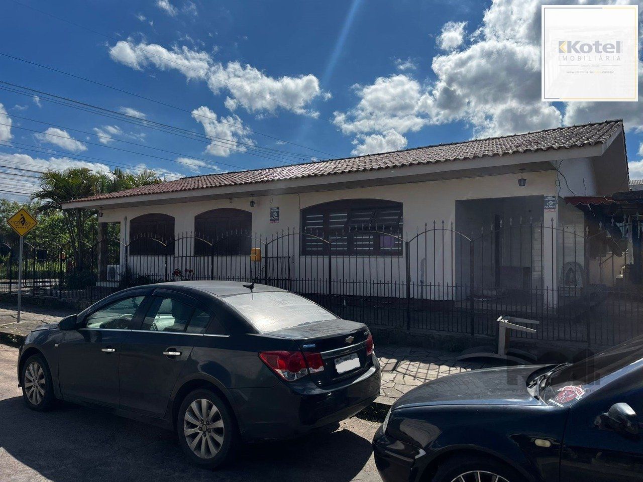 Casa 3 dormitórios, 2 vagas, Bairro Princesa Izabel