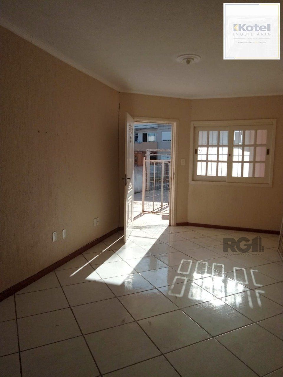 Apartamento térreo 2 dormitórios, vaga de garagem, Bairro Vila Imbuí