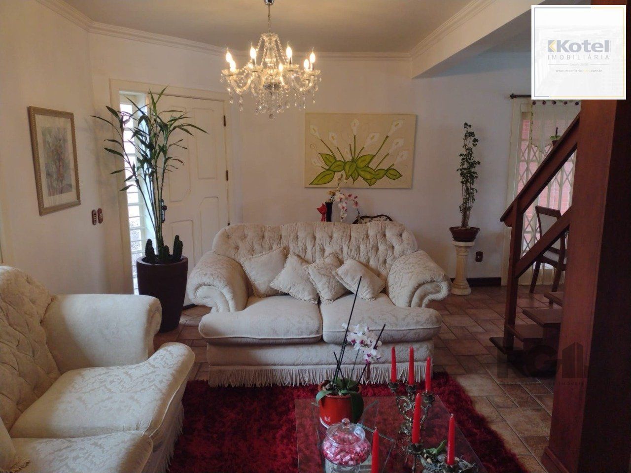 Casa semi mobiliada, 4 dormitórios, 5 vagas Bairro Vila Cachoeirinha
