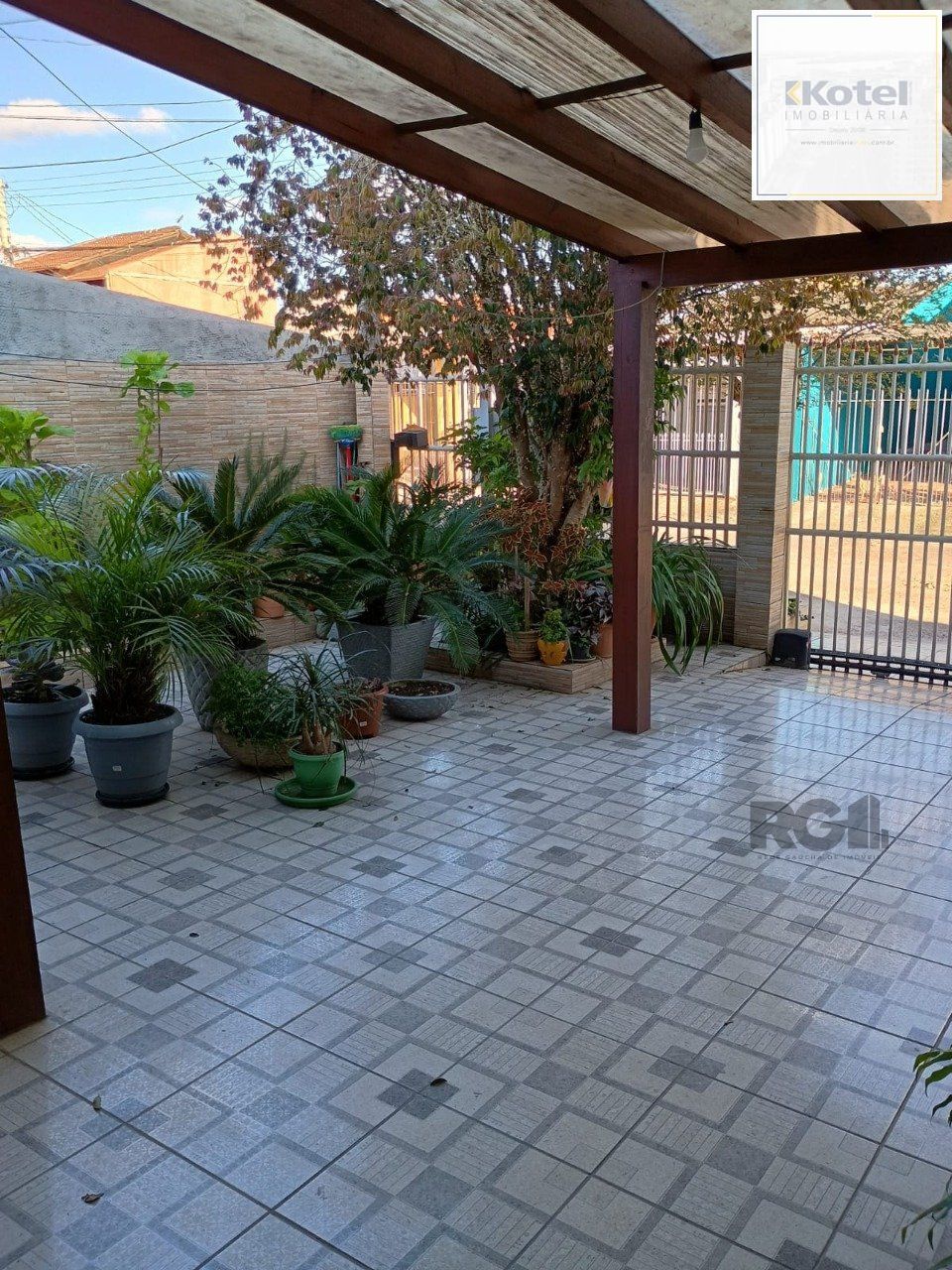 Casa 2 dormitórios, vagas de garagem, Bairro Parque da Matriz