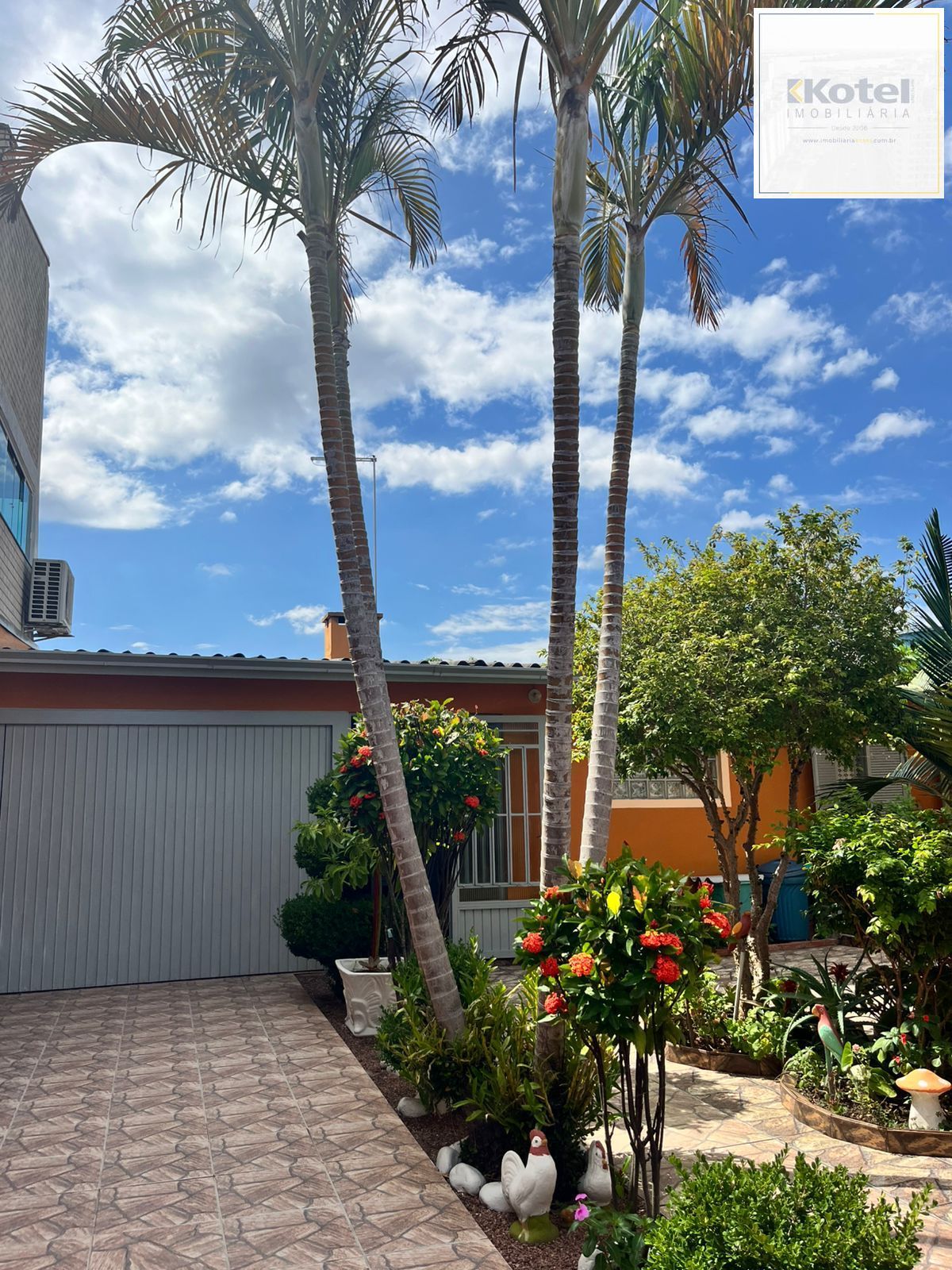 Casa 3 dormitórios, 1 suíte, 2 vagas, Bairro Parque Florido