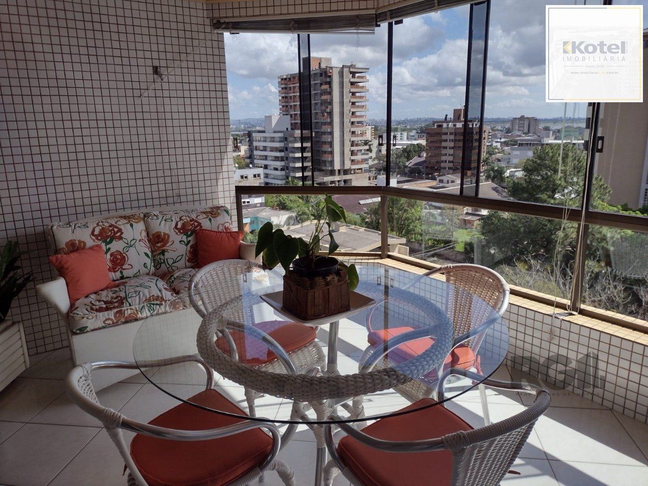 Apartamento mobiliado, 3 dormitórios, 2 suítes, 2 vagas, Bairro Vila Eunice